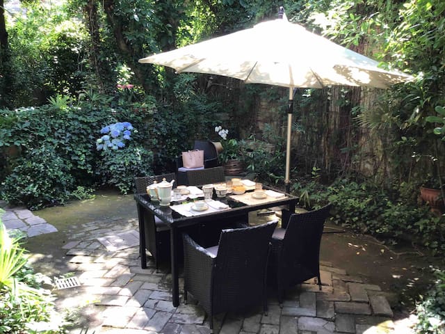 tron garden apartment with air conditioning