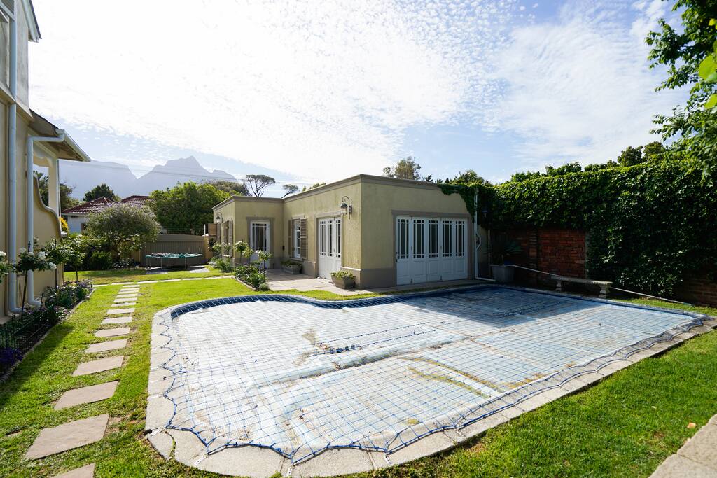 Entertainment area with beautiful view of table
mountain