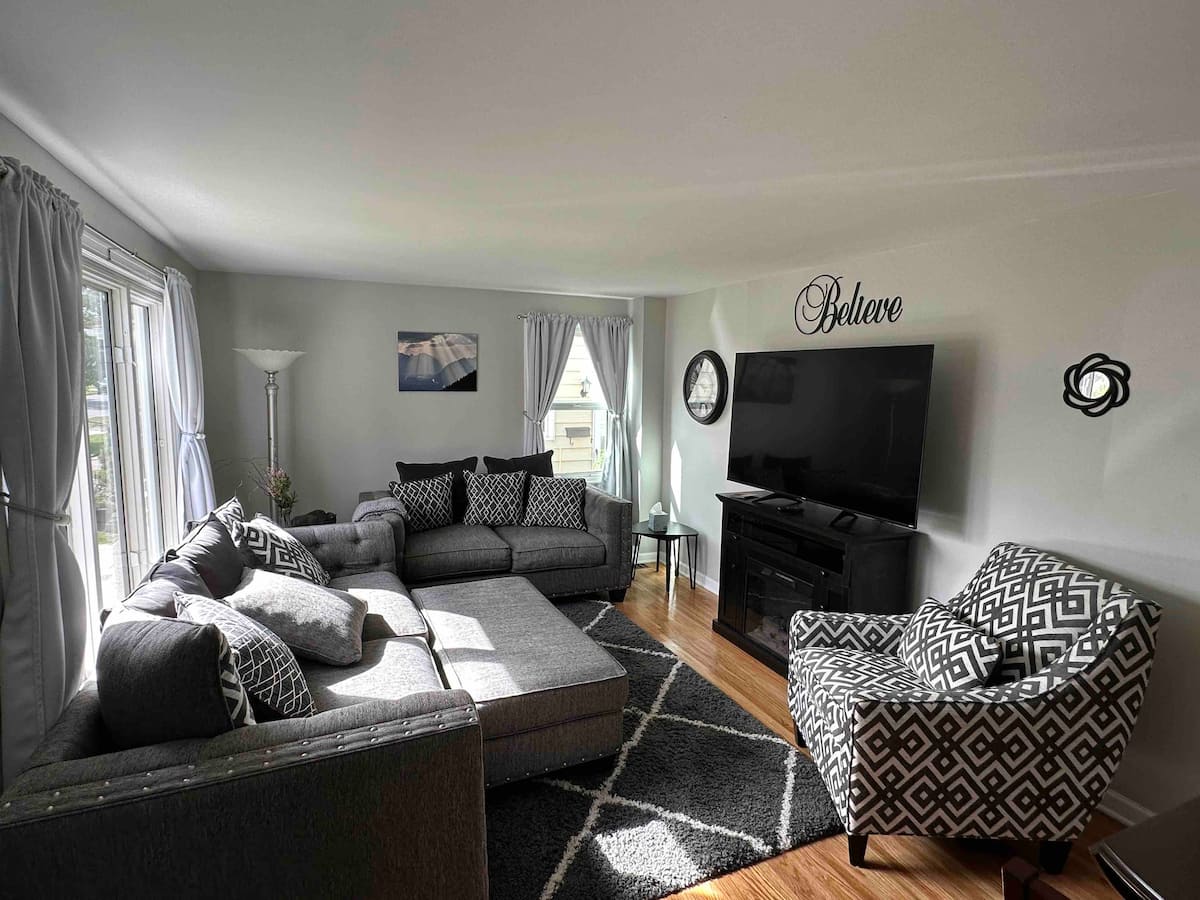 Tonawanda 3 Bed House, 20 Min to the Falls, furnished house in Tonawanda, NY