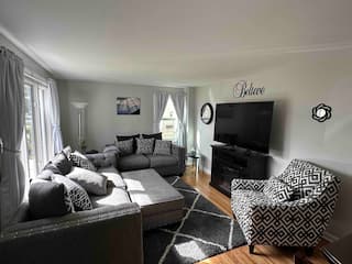 Tonawanda 3 Bed House, 20 Min to the Falls, photo 1 of 38