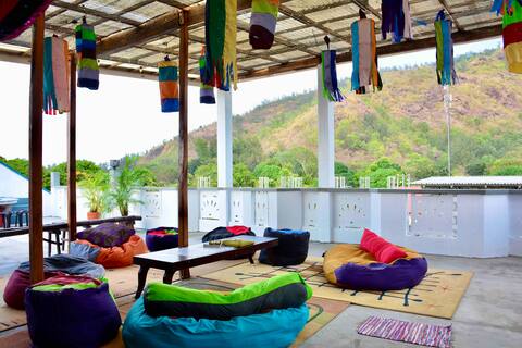 Budget-Friendly Rooftop Hot Tub Jacuzzi Lounge Bar