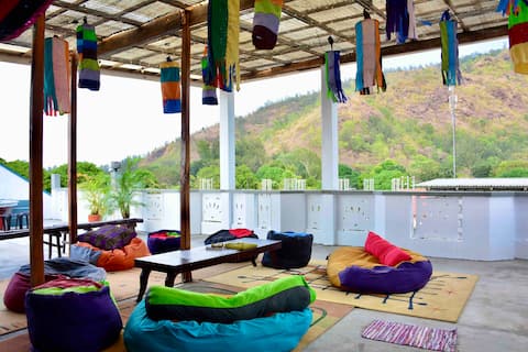 Budget-Friendly Rooftop Hot Tub Jacuzzi Lounge Bar