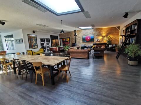 Loft Gite An Alré with  cinema,billiards,spa.
