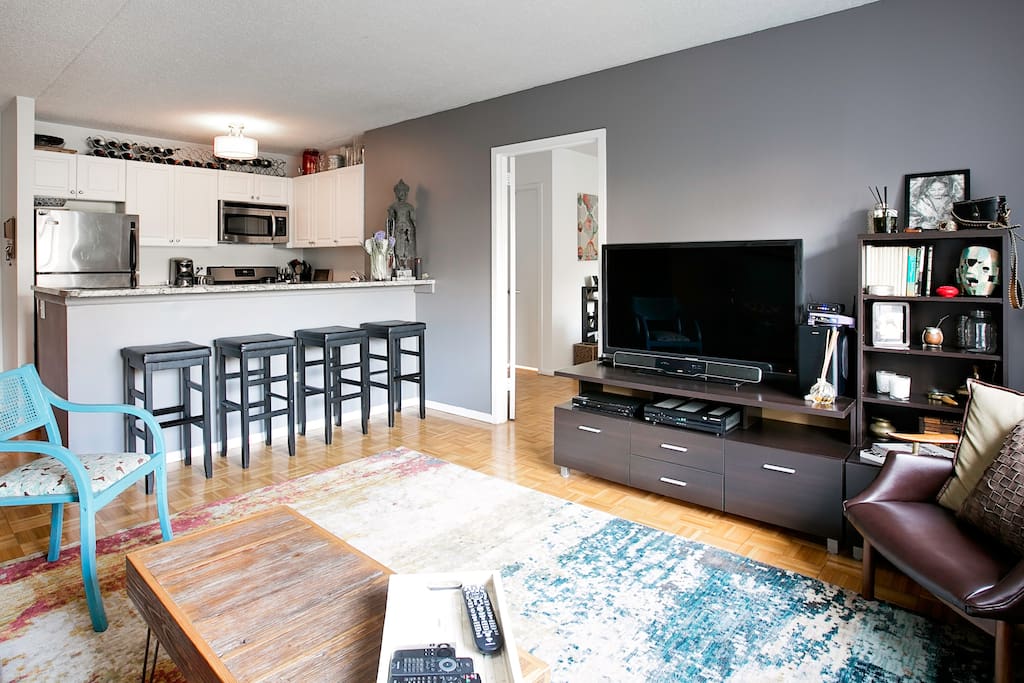 Open concept living room / kitchen