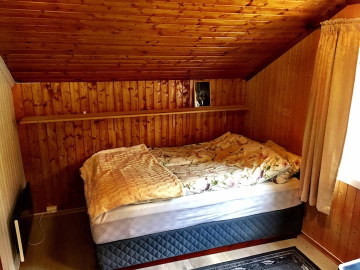 Bedroom 1, queen size bed.