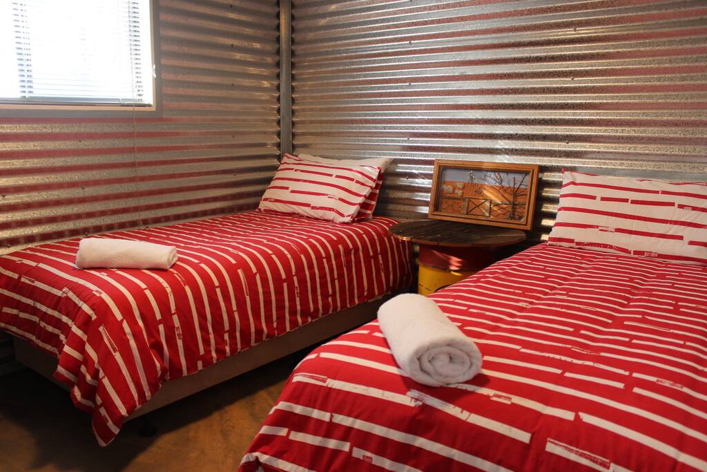 Twin bedroom