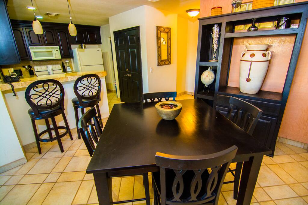 Chair,Furniture,Dining Room,Indoors,Room