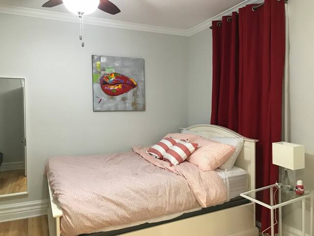 4 BEDROOMS SLEEP 8 10 12 14 16 DOWNTOWN MONTREAL gallery image 5