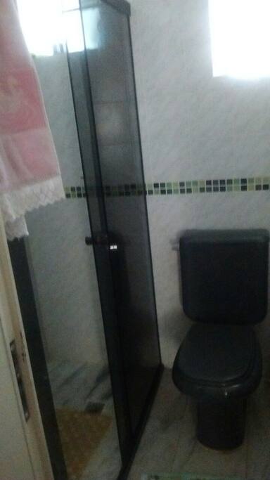Banheiro com água quente a gás