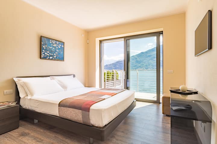 Camera da letto n ° 1 con letto matrimoniale. 1 ° piano.