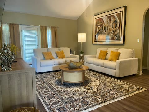 Lovely Lake Park Large Home close to I-75