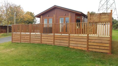 Paignton pet friendly holiday lodge c/w hot tub
