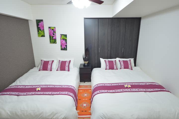 2 manželské postele
Dvojposteľ x 2
2 
manželské postele