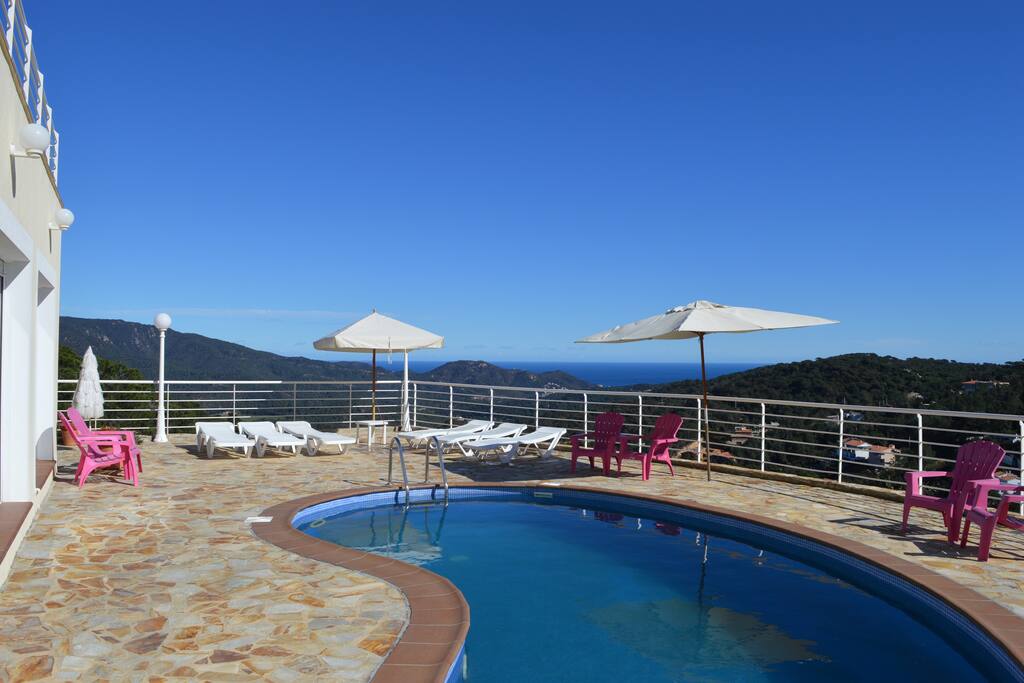 LA PISCINE PRIVEE