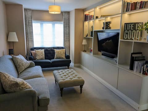 Top Airbnb: Hampton Court Haven in Claygate