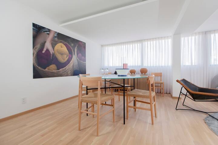 V65 Suite 1 gallery image 2