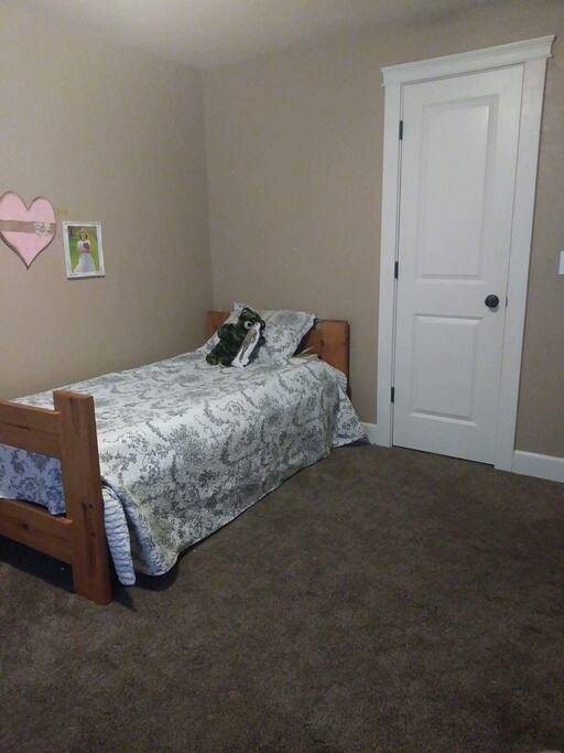 Downstairs room with twin bed