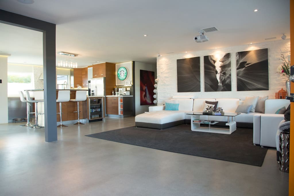 Living Room / Kitchen