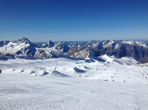 Les Deux Alpes Vacation Rentals & Homes - Auvergne-Rhône-Alpes, France |  Airbnb