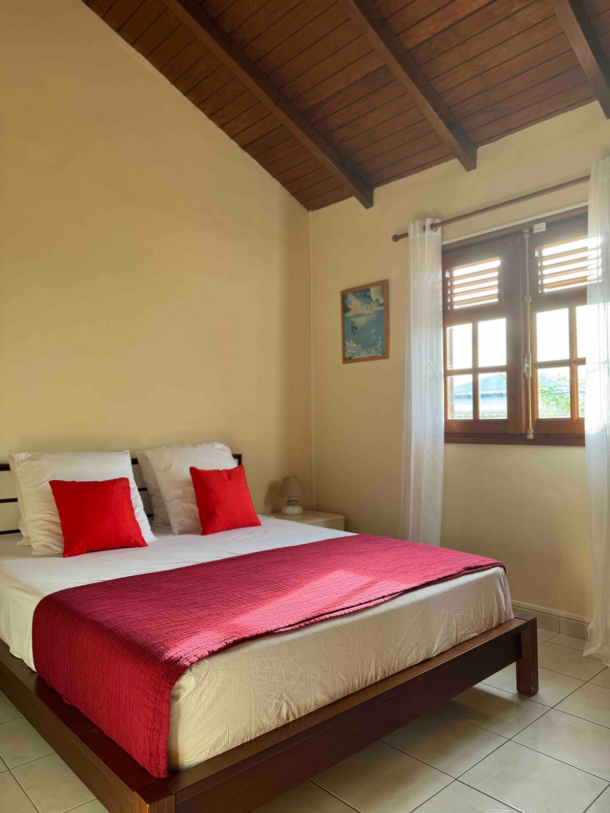 Air-conditioned bedroom 1 with double bed.
In the presence of a wardrobe and dresser. 