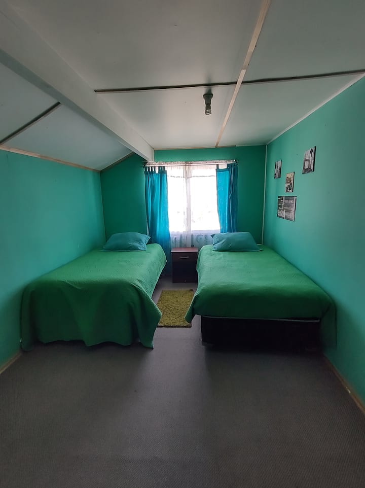Schlafzimmer 1