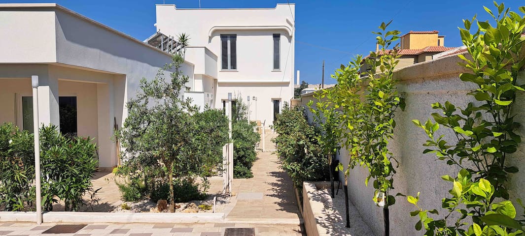 Filo D’Olio – Villa con giardino pugliese al mare