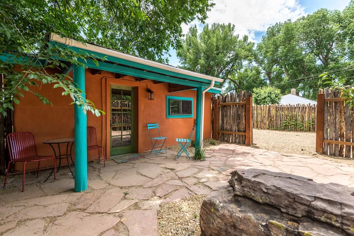 Casita de Montoya- walk to Plaza!