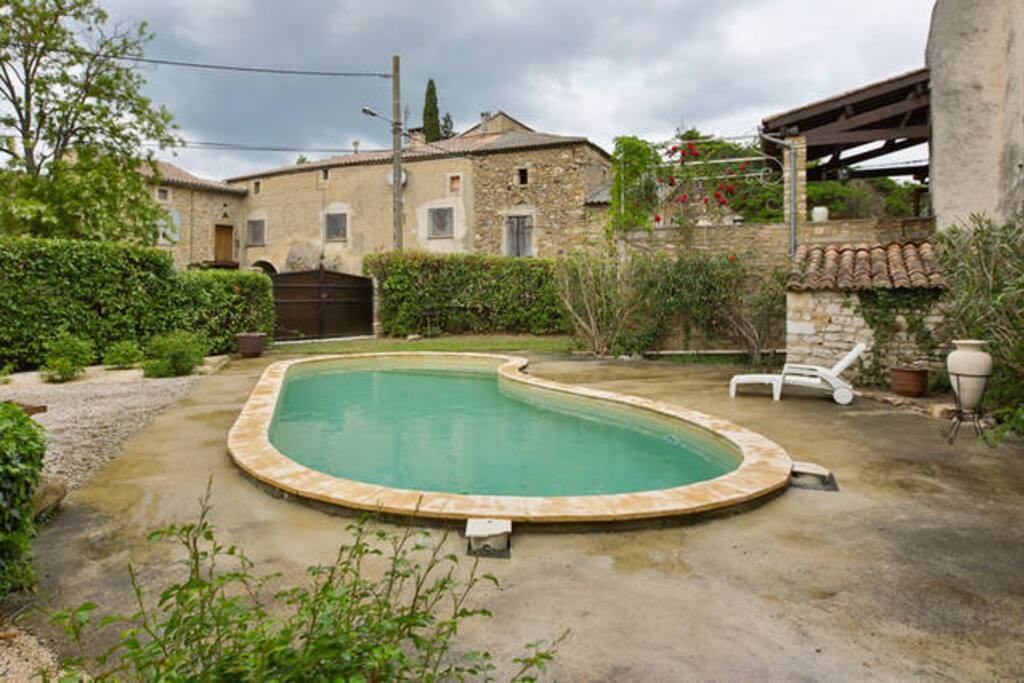 Common area - Pool & yard