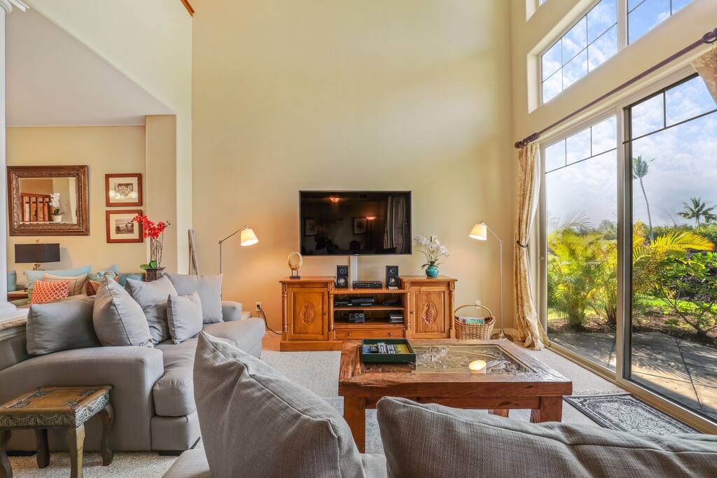 Indoors,Room,Couch,Furniture,Chair