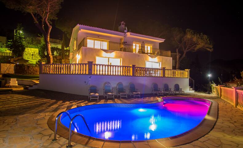 Villa with great sea and sunset view, pool gallery image 4