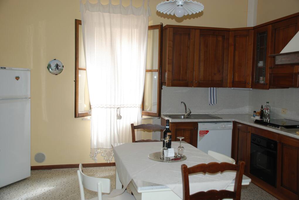 Big tuscan kitchen
