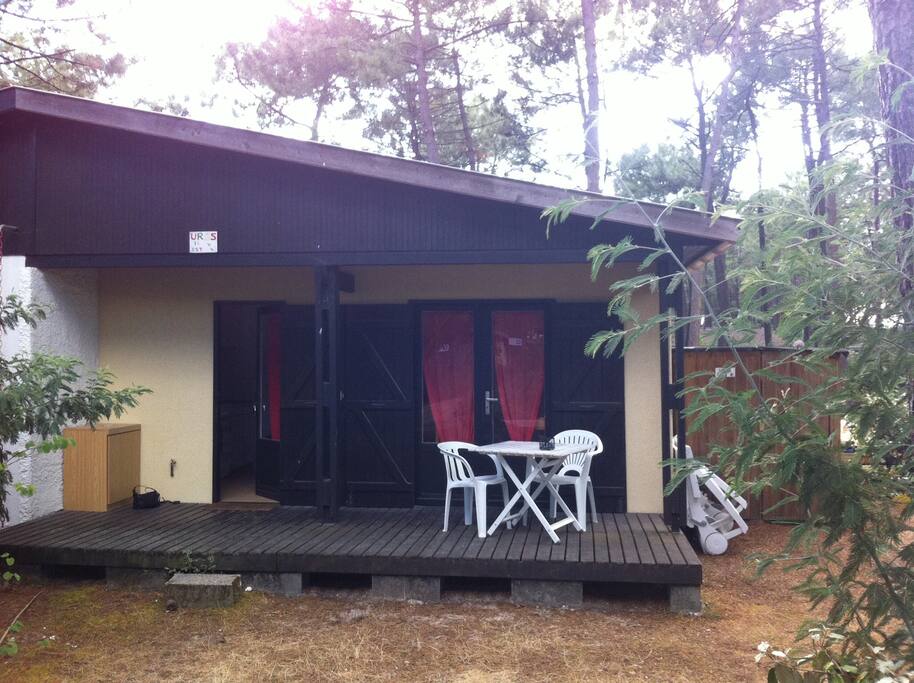 Une chambre et un canapé convertible 2 lits dans centre naturiste