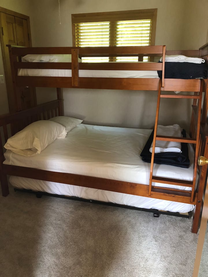Bunk bedroom twin over full