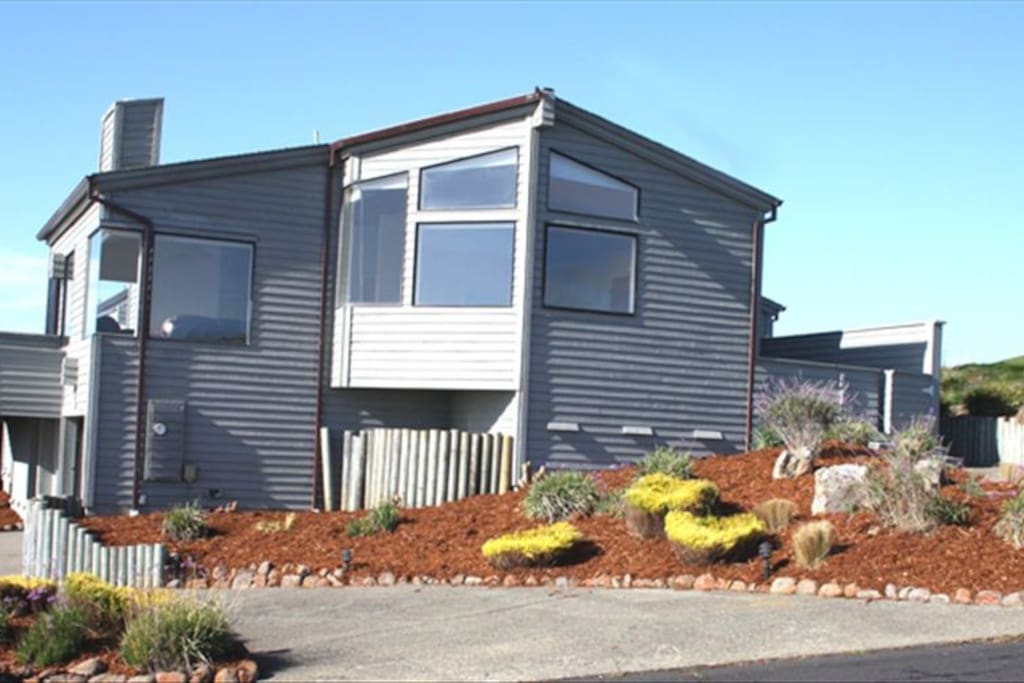 LOCATION! LOCATION! Prime Gull Dr at 9th Tee. Beautiful home across street is beach trail; stunning ocean views.