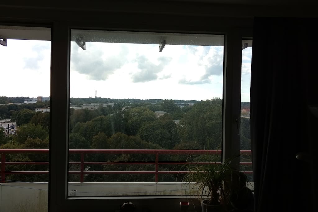 Balkon vorhanden.