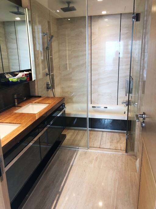 主臥室衛浴1 Washing Room
