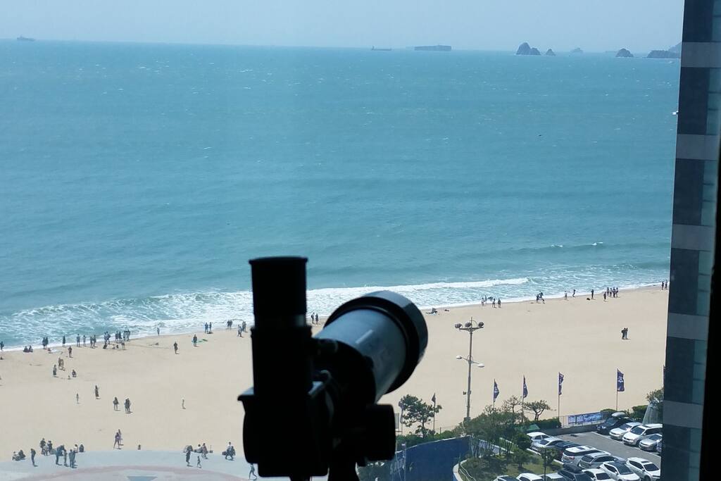 see the sea! through the window 창을 통해 보는 해운대 앞바다