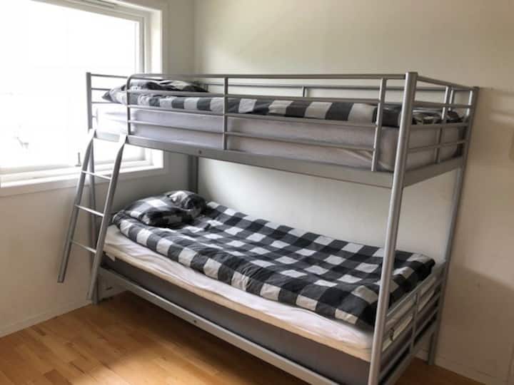 Спалня 2, двуетажно легло, килер