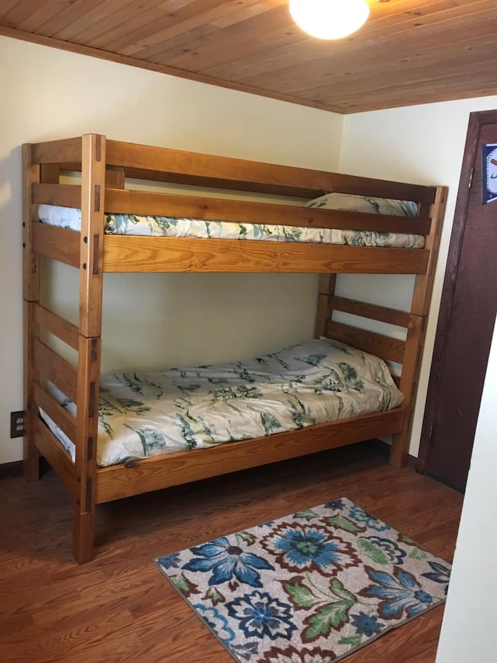 Ორსართულიანი საწოლები