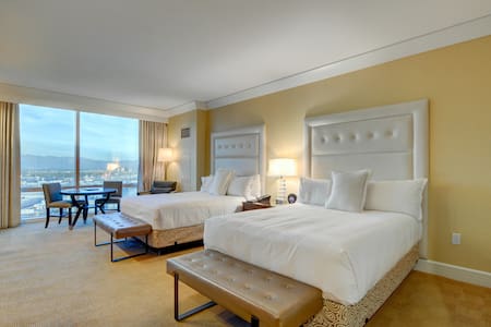 Trump Tower Condo Studio - 2 Beds Walk to Strip