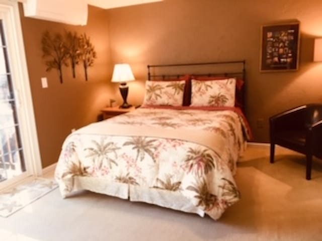 Sunny, Welcoming & Comfortable, with en suite bath