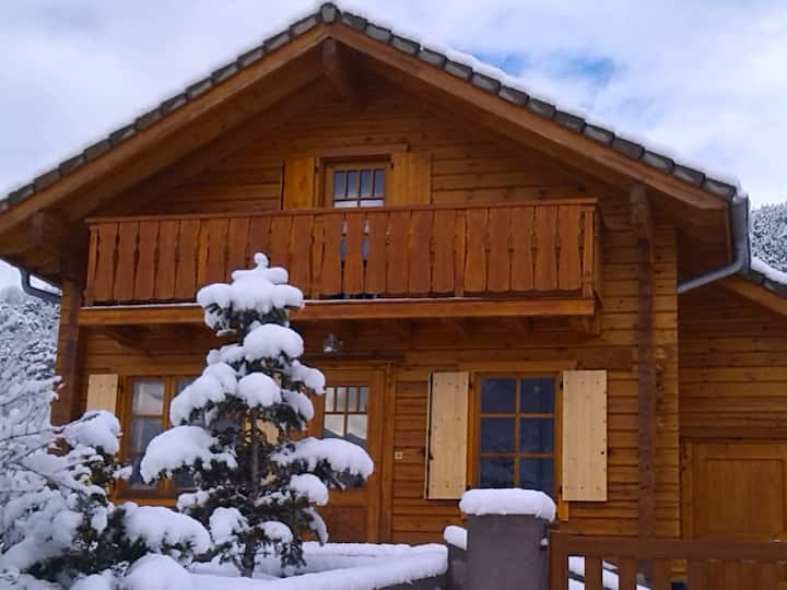Calm chalet EMBRUN LAKE GREENHOUSE PONÇON classified 3 * Chalets for