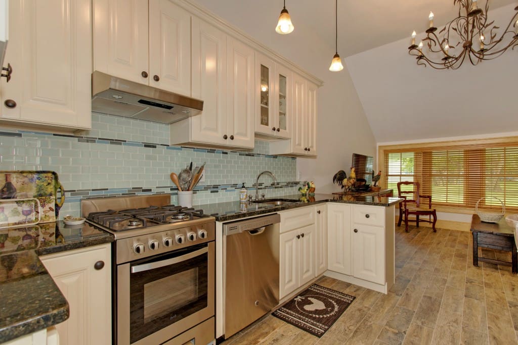 New kitchen, dishwasher, Keurig coffee maker, granite counters