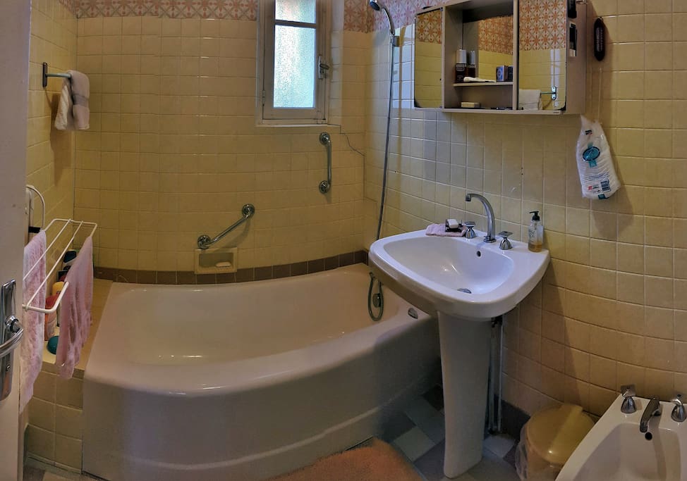 Bathroom first floor