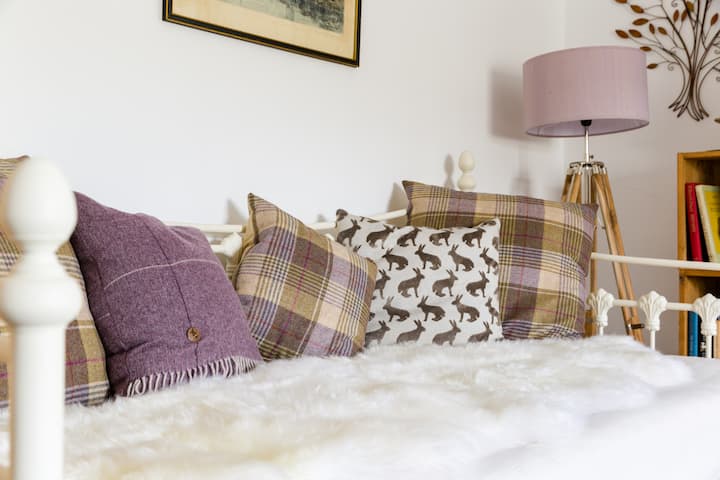 Footsteps From The Town & Parks (+ Hamper/parking) - Cotswolds
