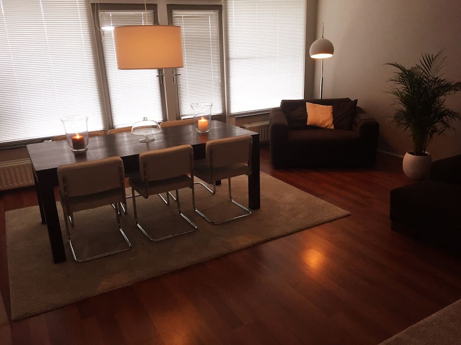 Royaal en smaakvol ingerichte living (ca 700x600).