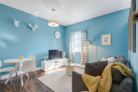 Renovated 1 BR in South Beach one block to beach!