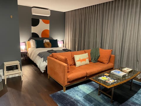 Popular Airbnb listing: Stylish studio close to lake Jindabyne in East Jindabyne