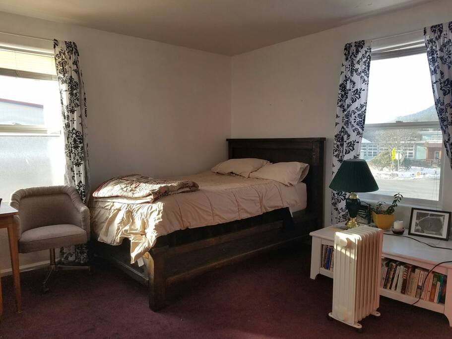 Full size bed