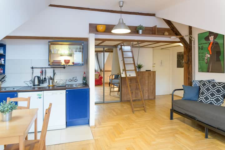 Romantic Studio in Bohemian Quarter